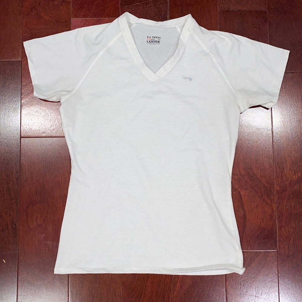White under Armour tee shirt size medium